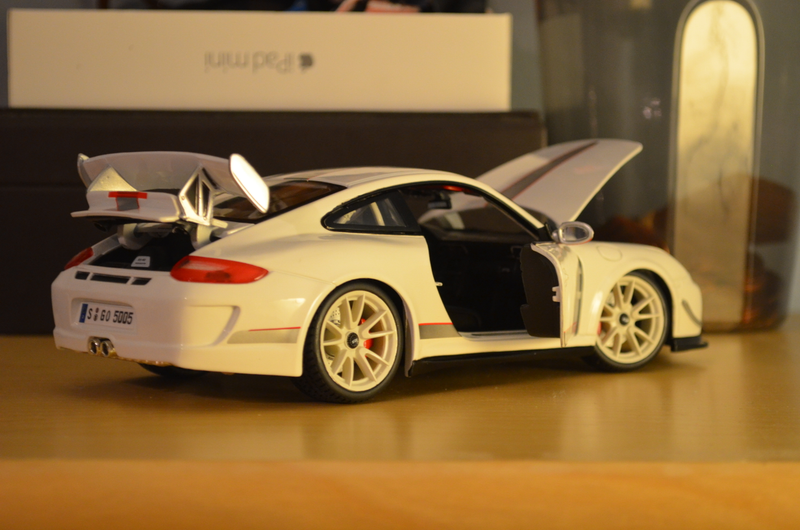 Illustration for article titled Bburago Porsche 911 (997) GT3 RS 4.0